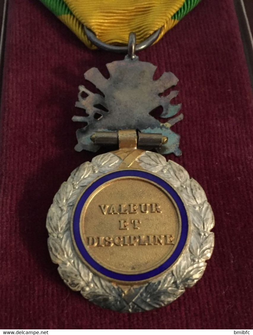 Médaille Militaire Dans Son écrin D'origine République Française 1870 - Valeur Et Discipline - Before 1871