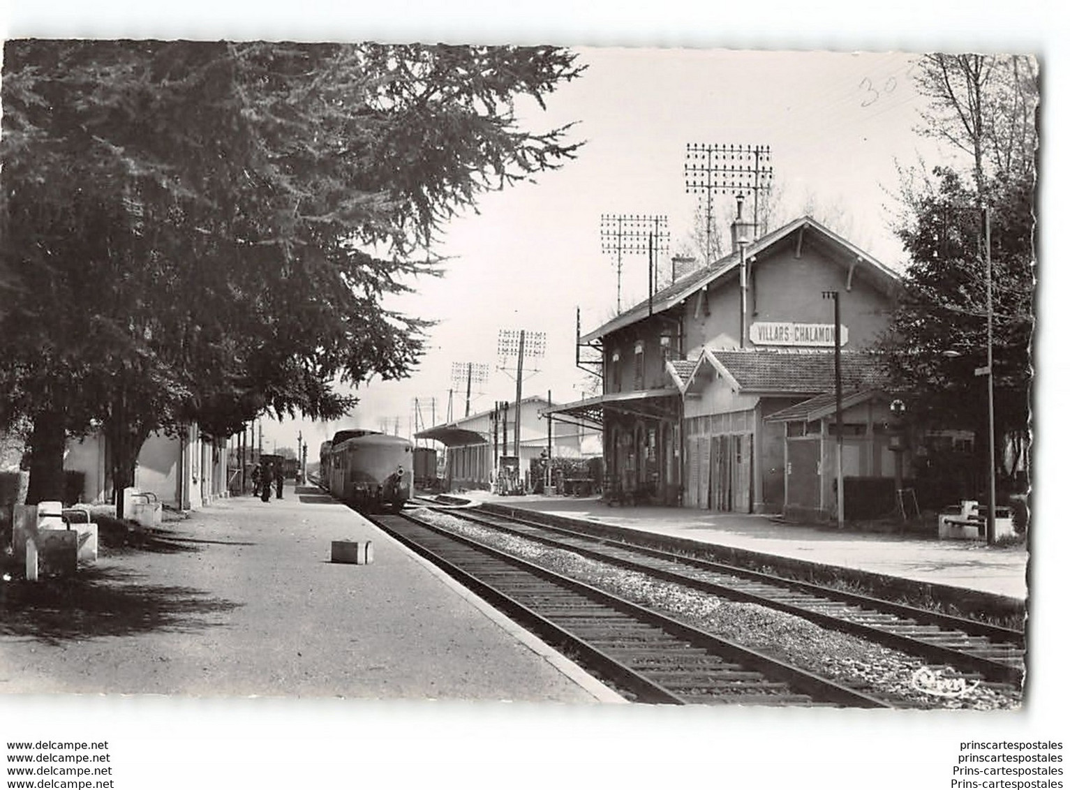 CPSM PF 01 Villars Les Dombes La Gare Et Le Train - Villars-les-Dombes