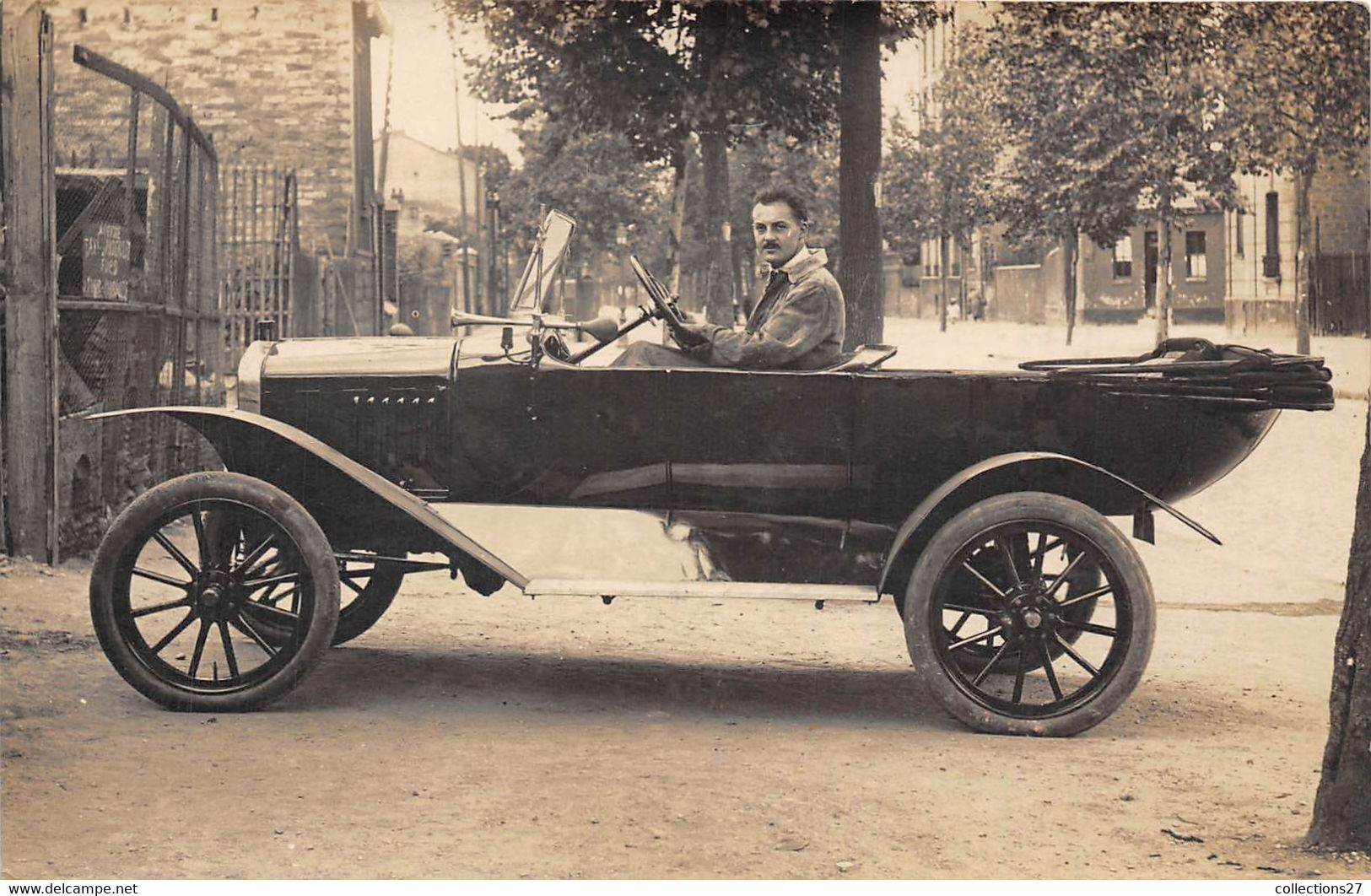 92-COURBEVOIE-CARTE-PHOTO- VOITURE-  A CONTRÔLER - Courbevoie