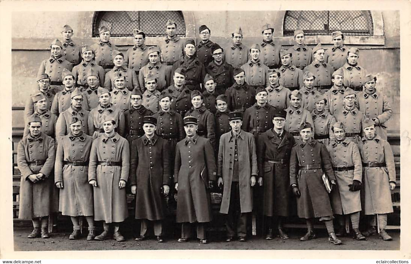 Thème. Militaria:     Caserne.  Carte Photo Non Localisée. Soldats Et Officiers .- 2 - Aucun Indice. (Voir Scan) - Regiments