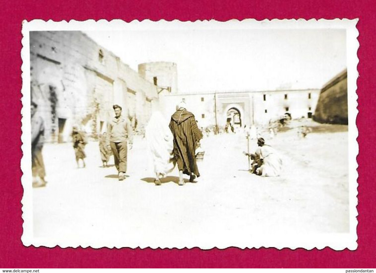 Vingt-cinq Photographies En Noir Et Blanc - Souvenirs Du Service Militaire Au Maroc - Krieg, Militär