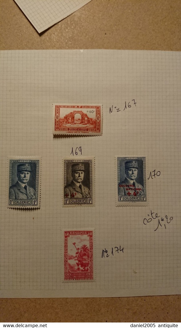 Algérie -  Lot De Timbres Neufs Avec Charnières - Collezioni & Lotti