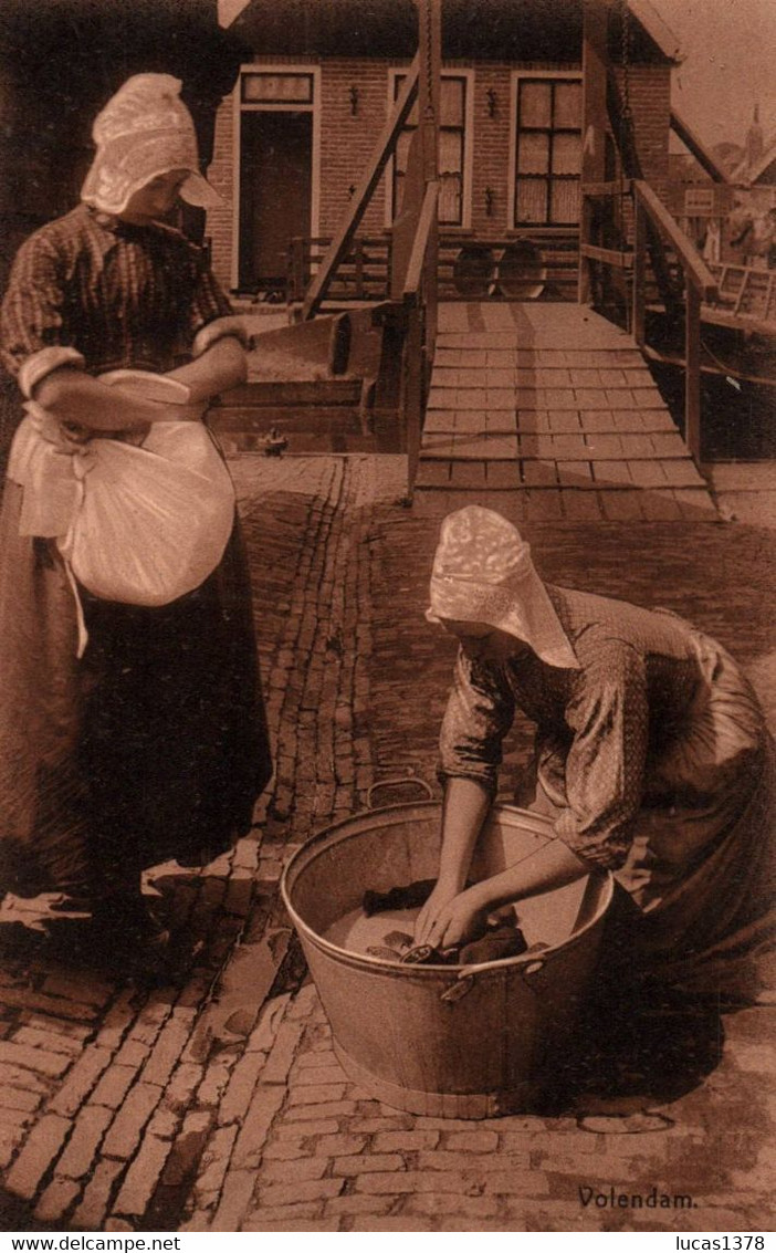 Volendam, Women Washing Clothes, Knackstedt & Nather Serie 694 No 91 - Volendam