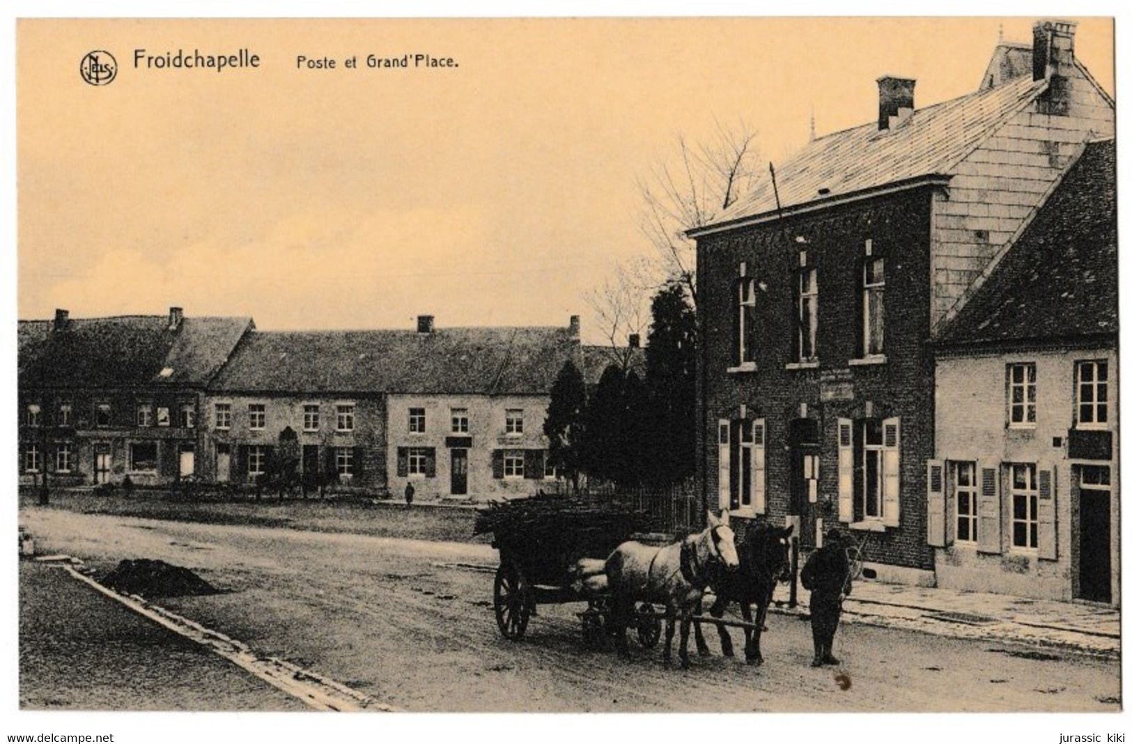 Froidchapelle - Poste Et Grand'Place. - Froidchapelle