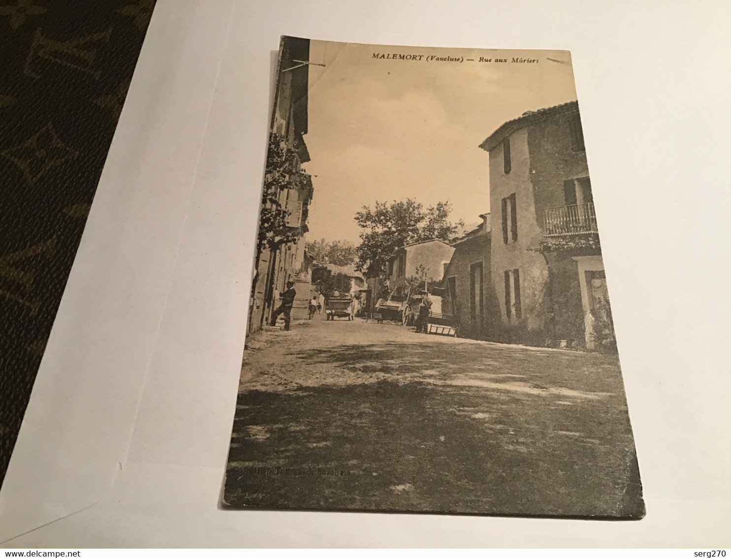 84 MALEMORT - Rue Aux Muriers Carte Animée Homme Voitures Anciennes - Autres & Non Classés