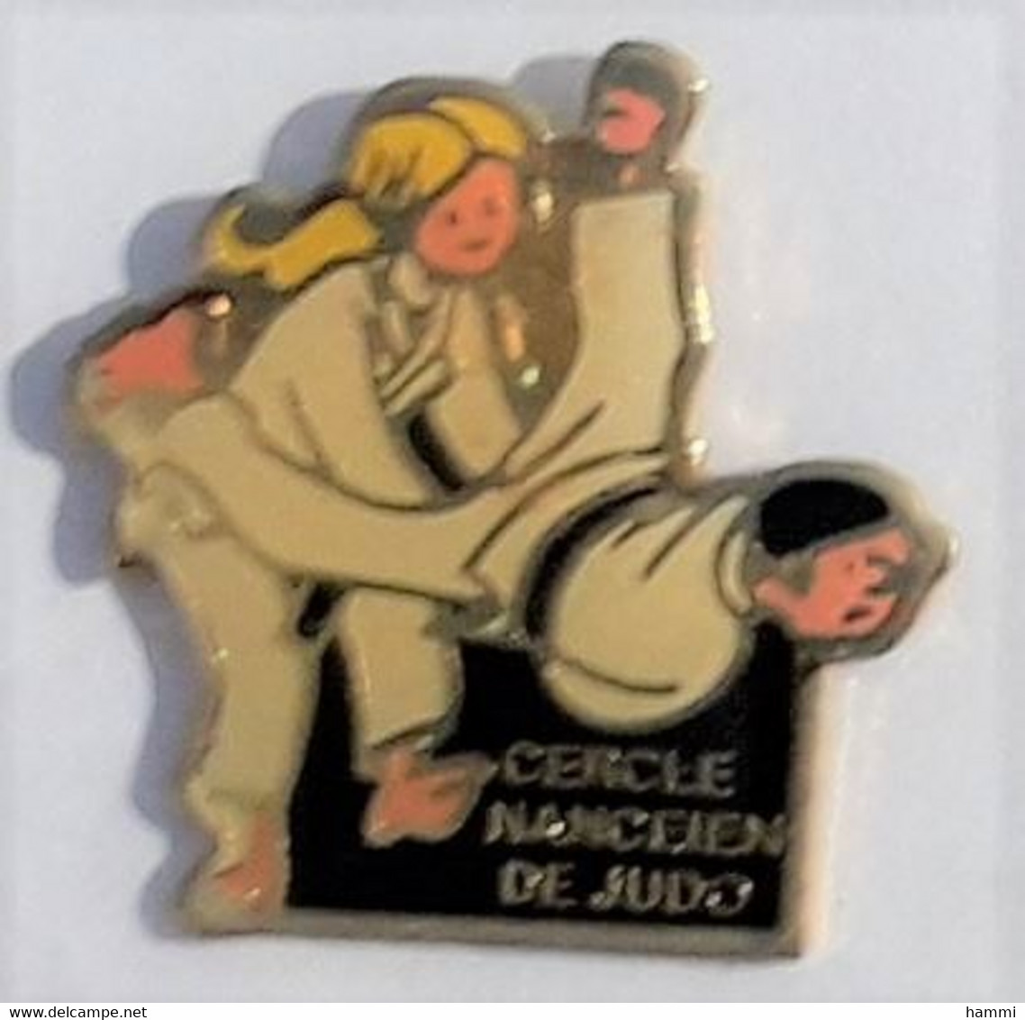 C145 Pin's Cercle Nancéien De JUDO NANCY Meurthe Et Moselle Pin'ups Fille Achat Immédiat - Judo