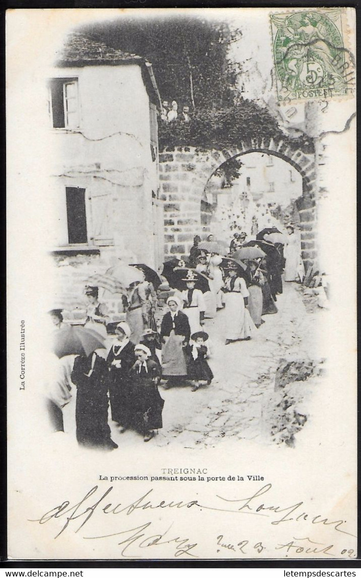 CPA 19 - Treignac, La Procession Passant Sous La Porte De La Ville - Treignac