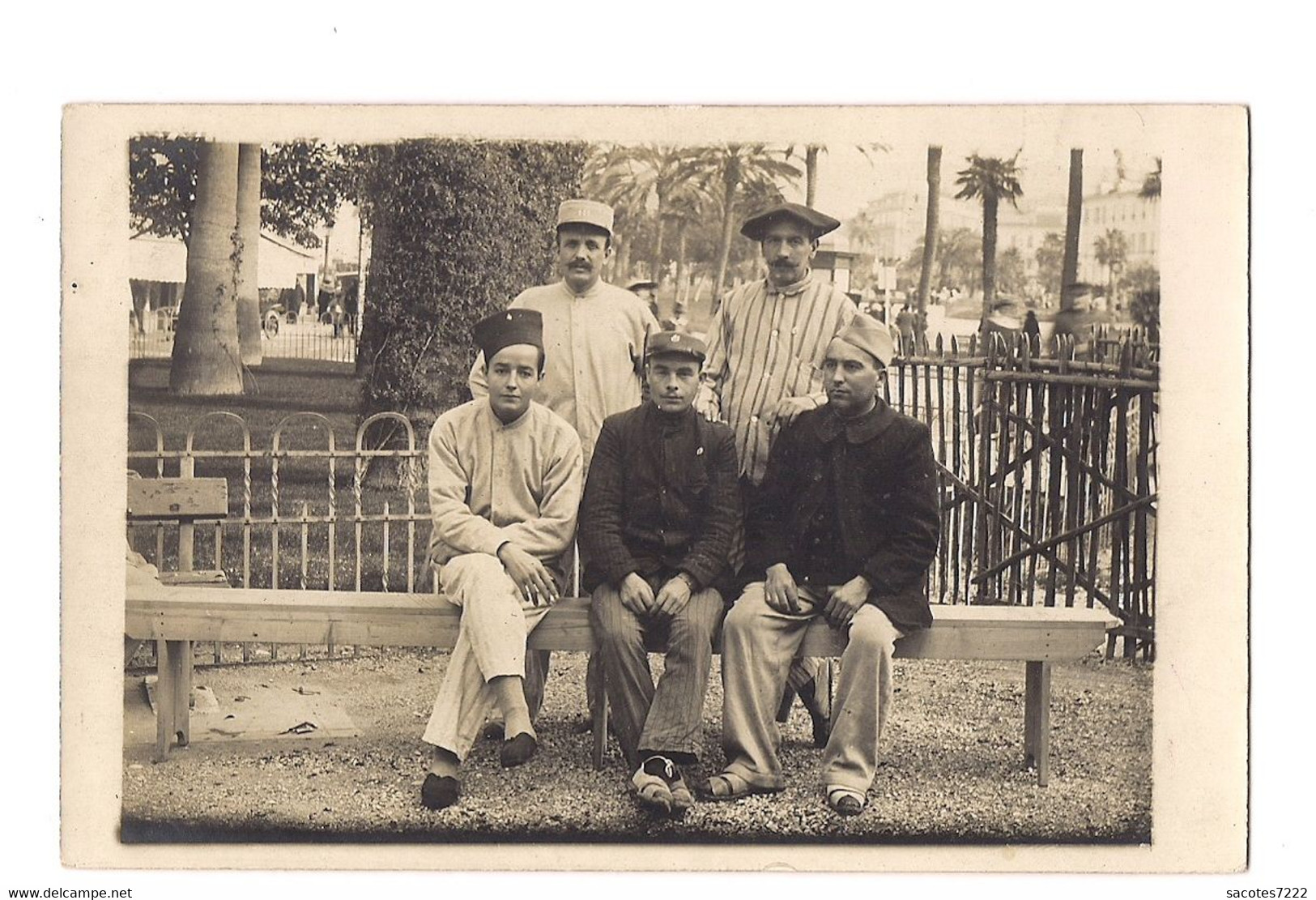 CARTE PHOTO  NICE HOPITAL TEMPORAIRE - BLESSES GUERRE 14 EN CONVALESCENCE -  1917 - - Santé, Hôpitaux