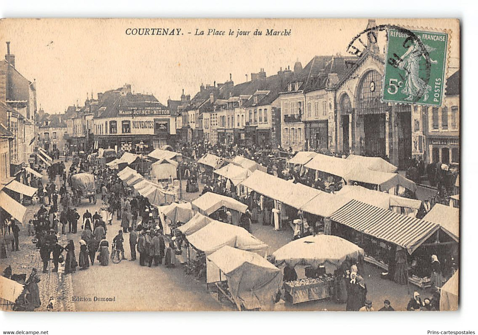 CPA 45 Courtenay - La Place Le Jour Du Marché - Courtenay