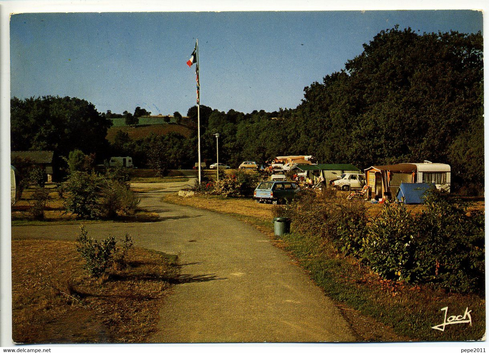 CPSM 22 JUGON Les LACS Le Camping Tentes Caravanes Voitures Années 1970 Drapeau - Jugon-les-Lacs