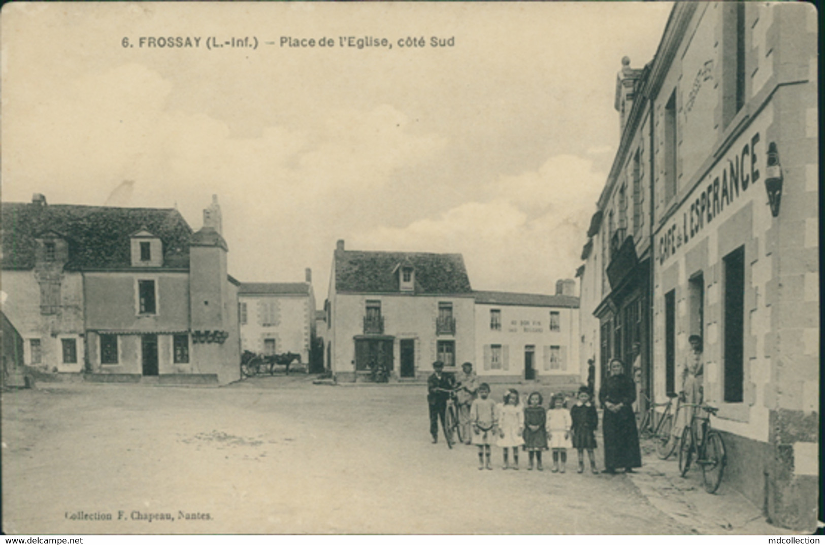44 FROSSAY / Place De L'église / - Frossay