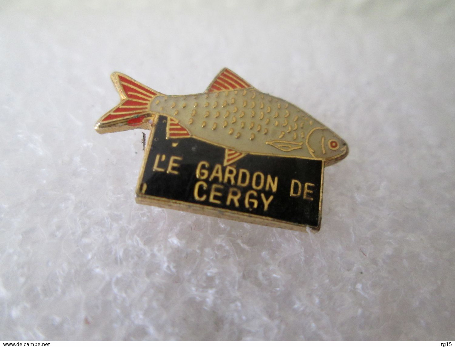 PIN'S   ANIMAUX   POISSON   LE GARDON DE CERGY - Animali