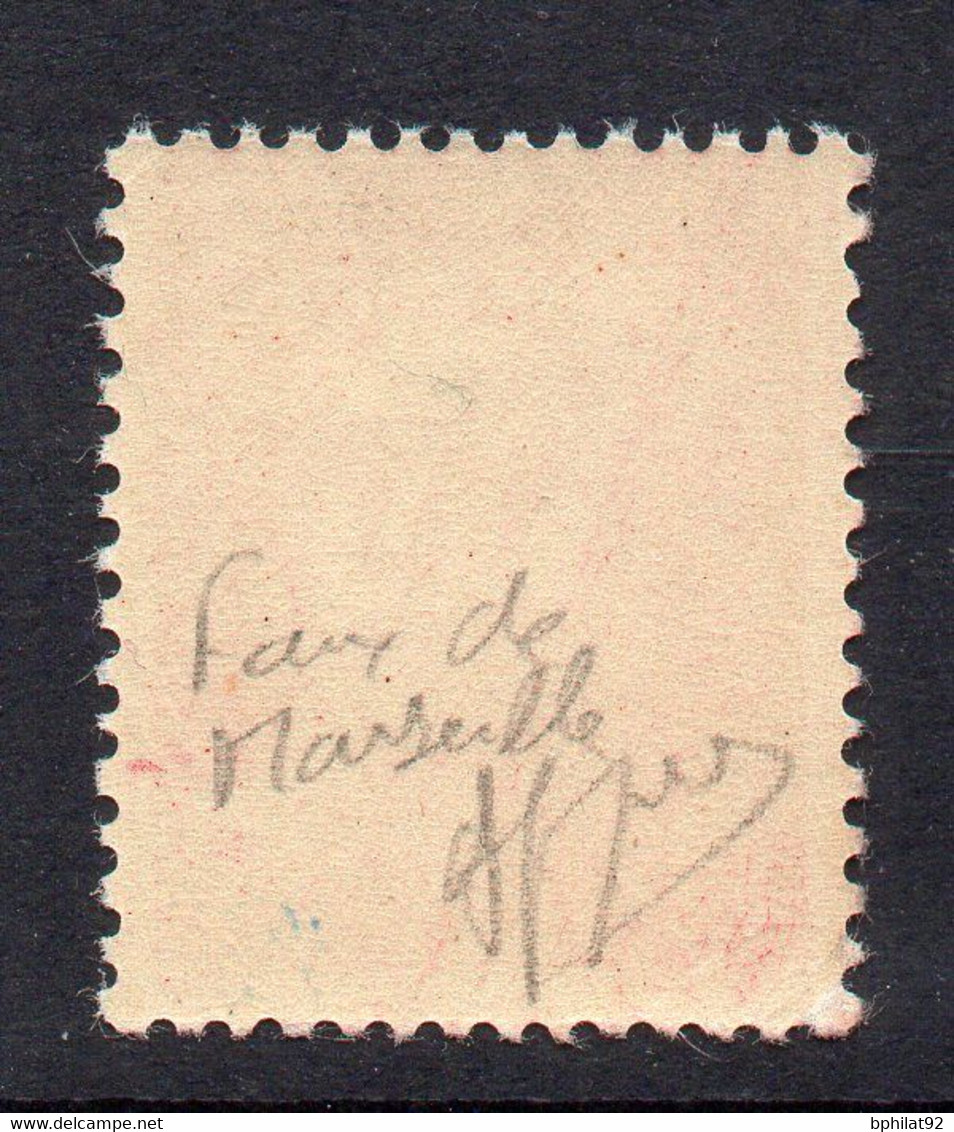 !!! 15F MARIANNE DE GANDON N°813d FAUX DE MARSEILLE NEUF ** PLI DANS LA GOMME SIGNE CALVES - 1945-54 Marianne De Gandon