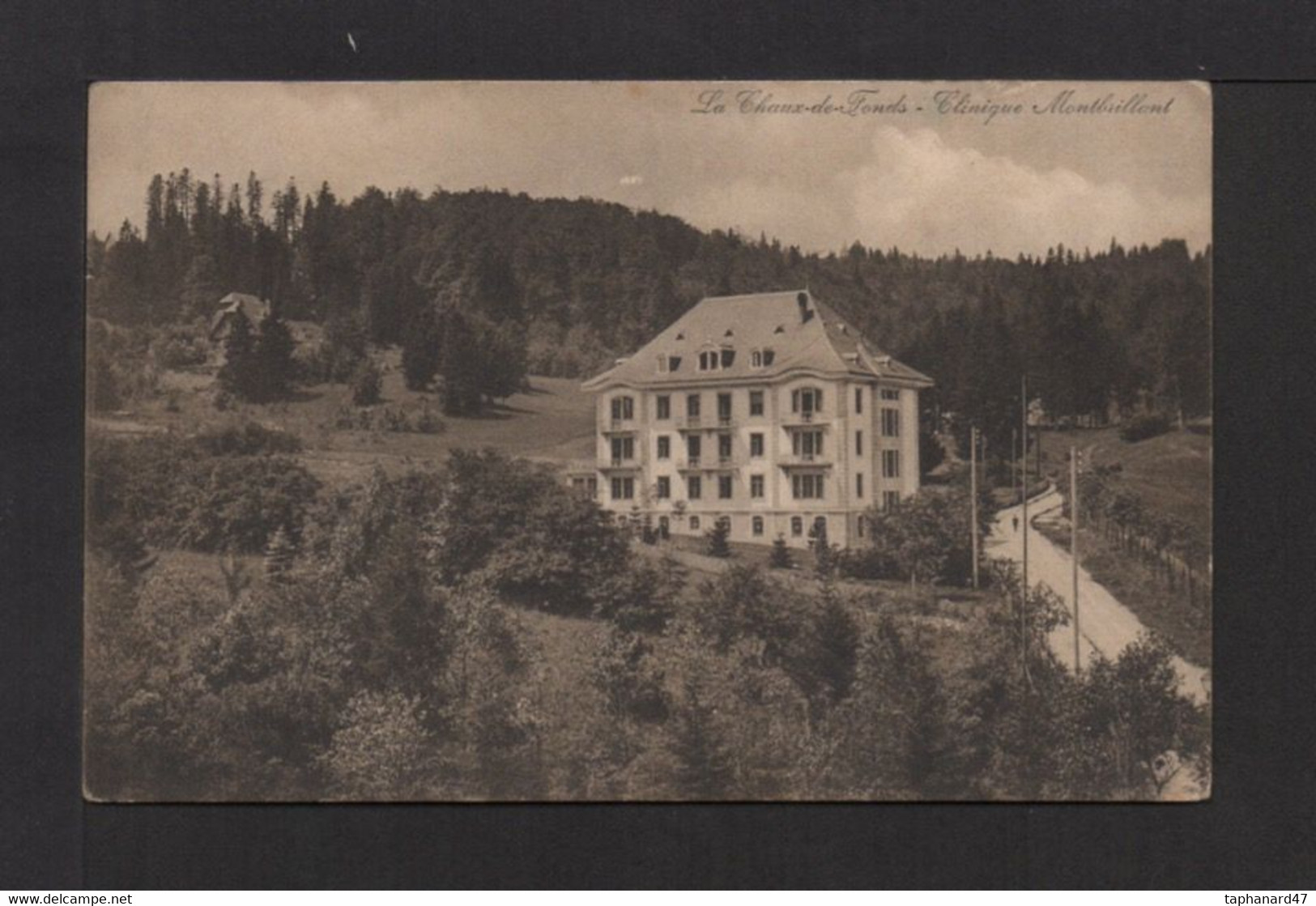 CPA . LA CHAUX DE FONDS . Clinique Montbrillant . - La Chaux-de-Fonds