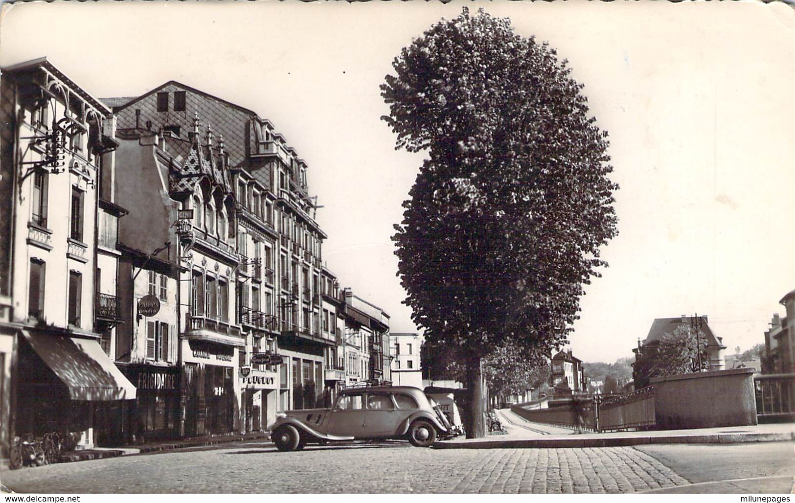 88 VOSGES Le Quai Des Bons Enfants à EPINAL Citroën Traction, Magasin Peugeot - Epinal