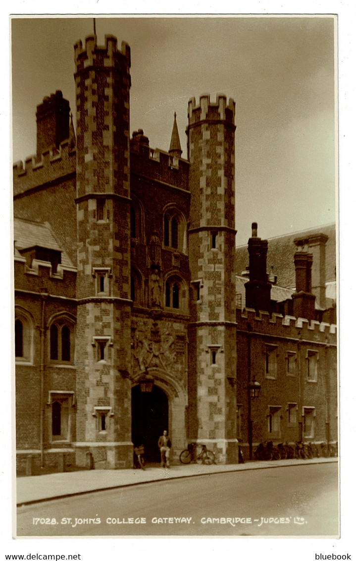 Ref 1457 - Judges Real Photo Postcard - St John's College Gateway - Cambridge - Cambridge