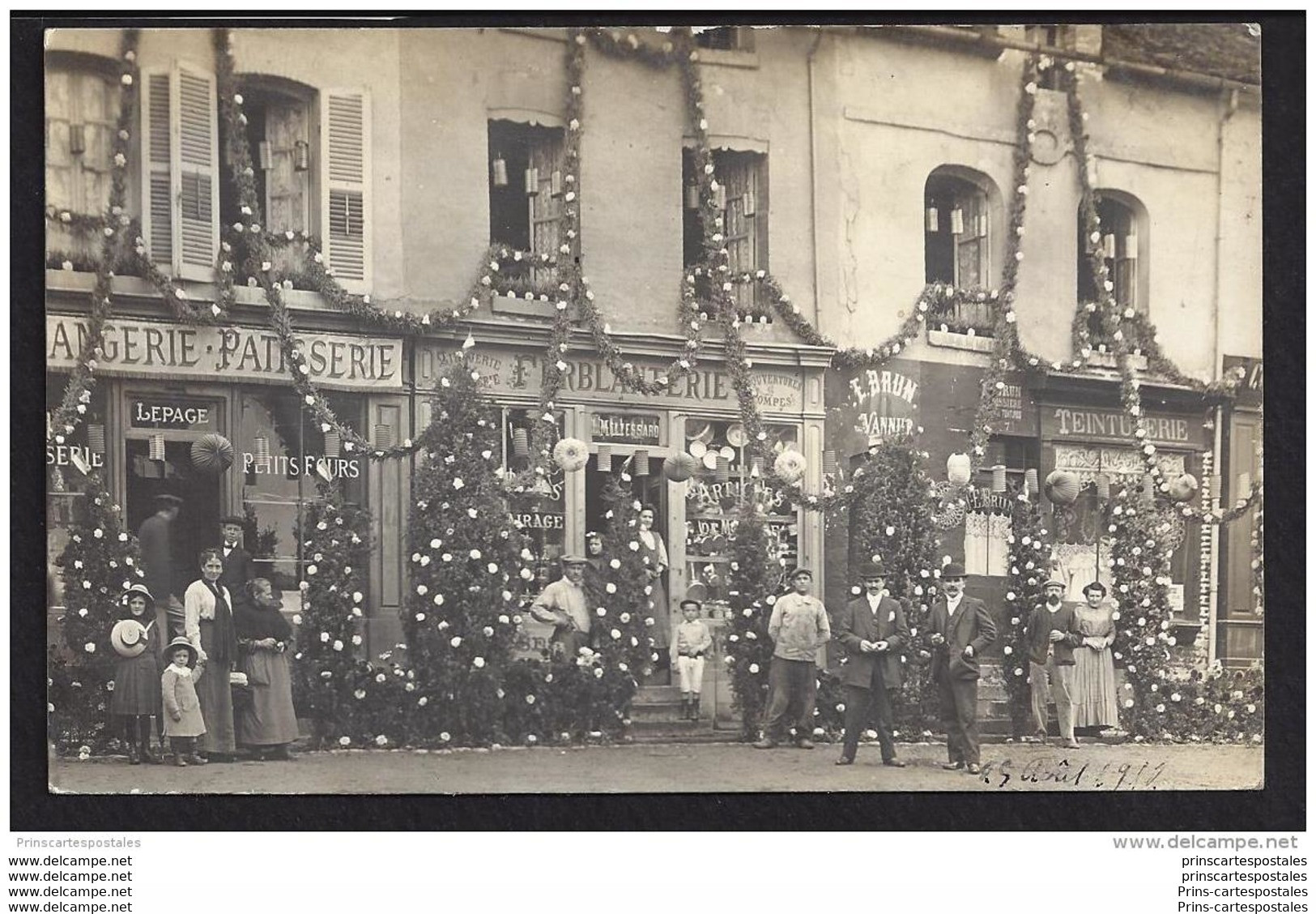 CPA 45 Carte Photo Courtenay Place Du Marché - Boulangerie - Ferblanterie - Teinturerie - Courtenay