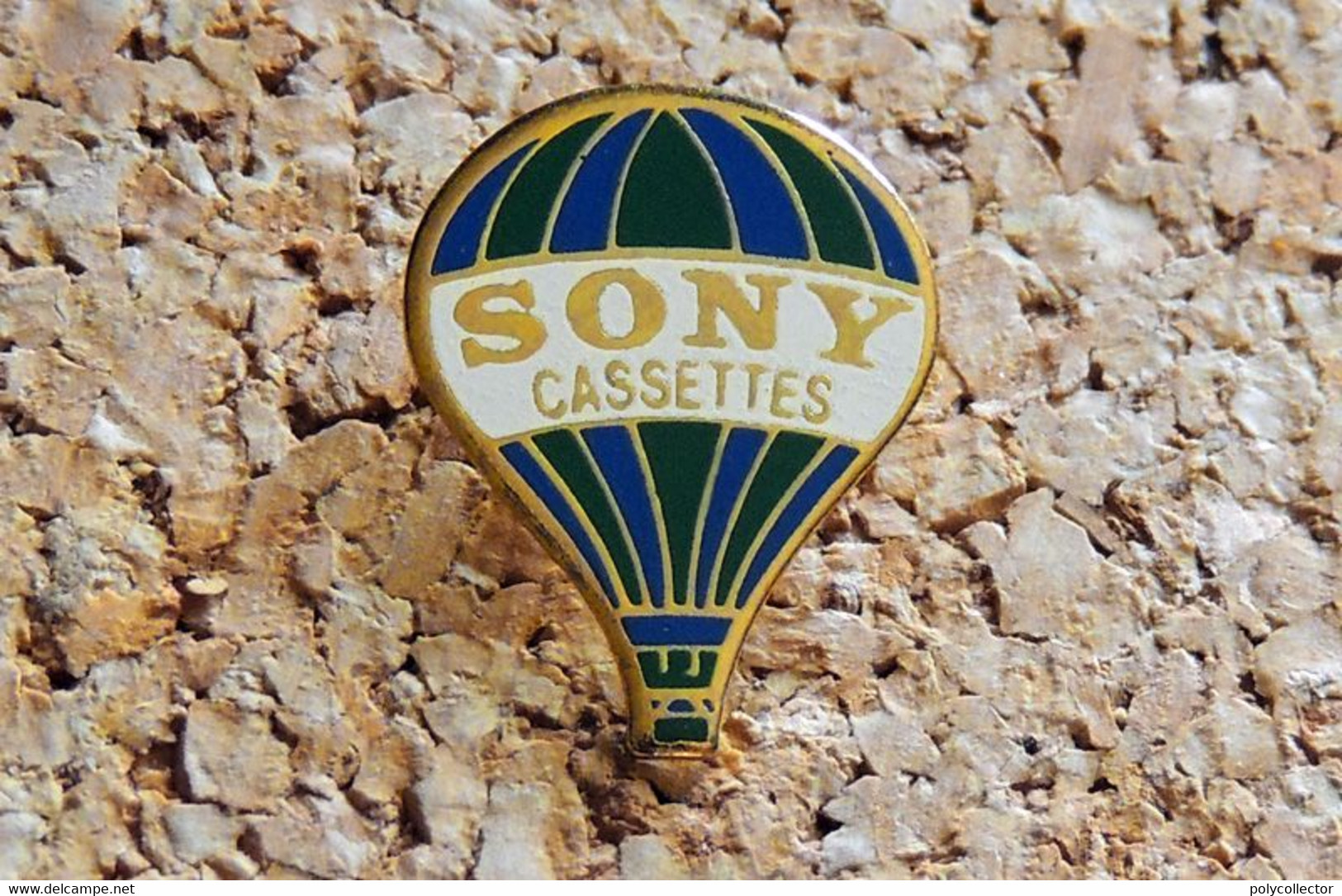 Pin's BALLON MONTGOLFIERE - Cassettes SONY - Peint Cloisonné - Fabricant Inconnu - Avions