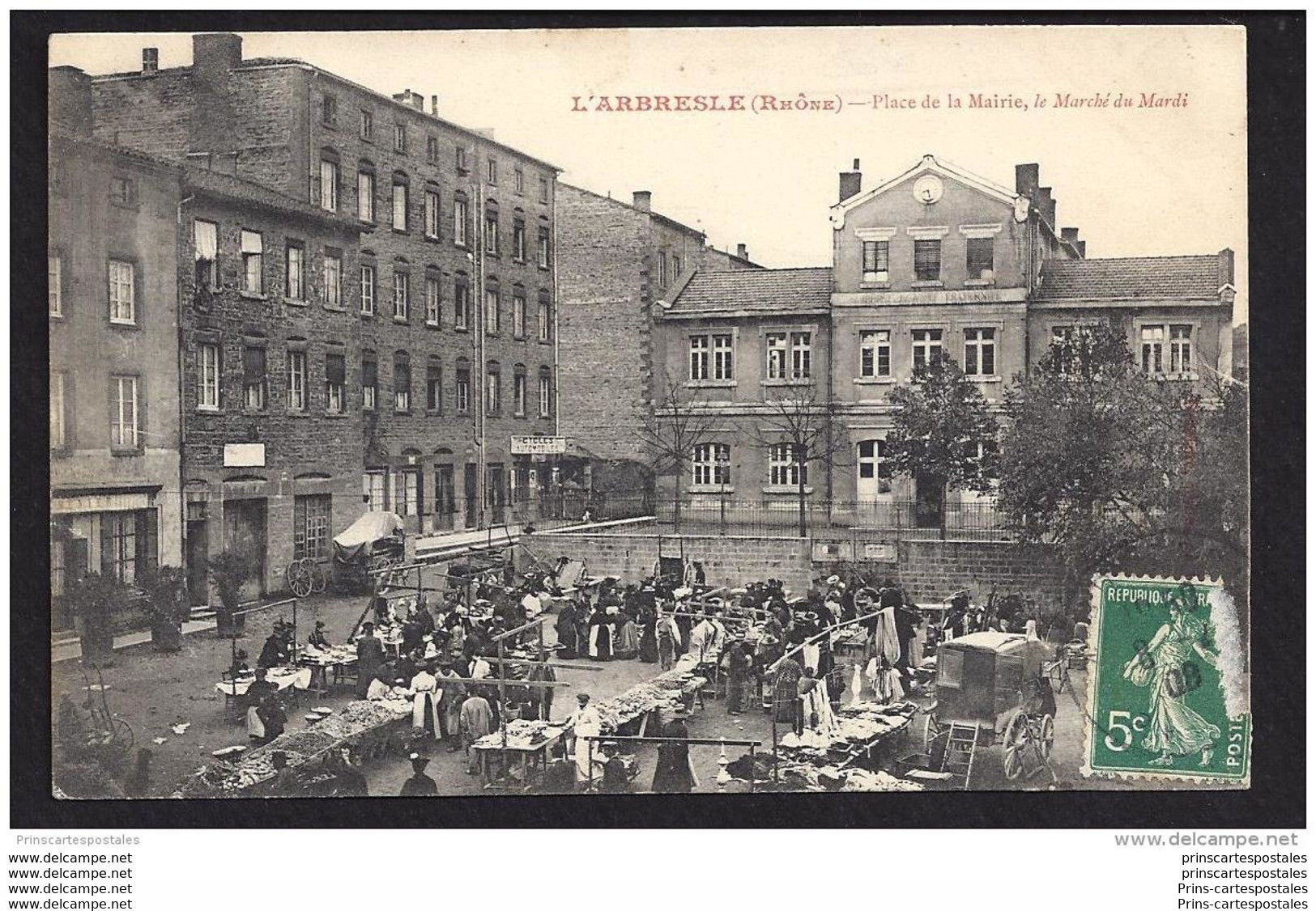 CPA 69 L'Arbresle Place De La Mairie Le Marché Du Mardi - L'Arbresle