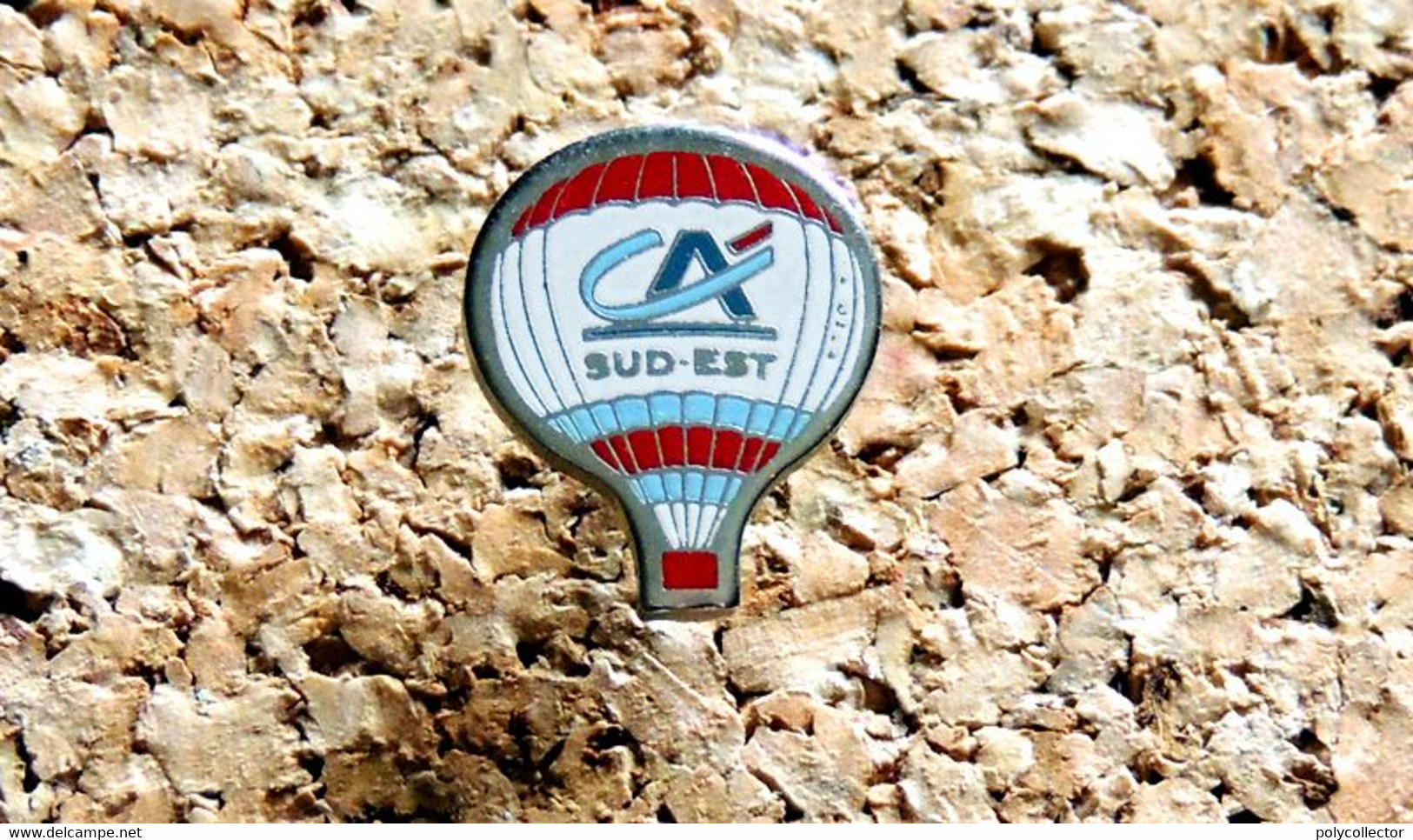 Pin's BALLON MONTGOLFIERE - Miniature (hauteur 14mm) CREDIT AGRICOLE Sud-Est - Peint Cloisonné - Fabricant PIN'S MEDIA - Avions