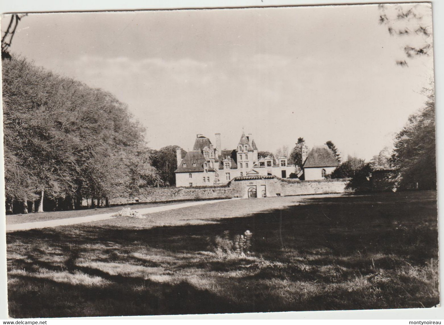 Finistère : SAINT  VOUGAY :  Le  Château  De  Kerjean - Saint-Vougay