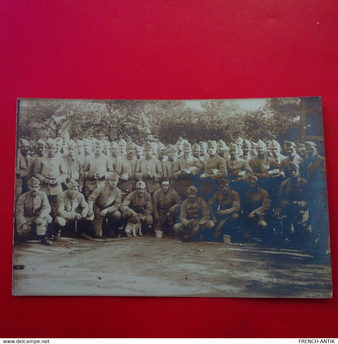 CARTE PHOTO SOLDAT ET PETIT CHIEN 30 EME REGIMENT - Regiments