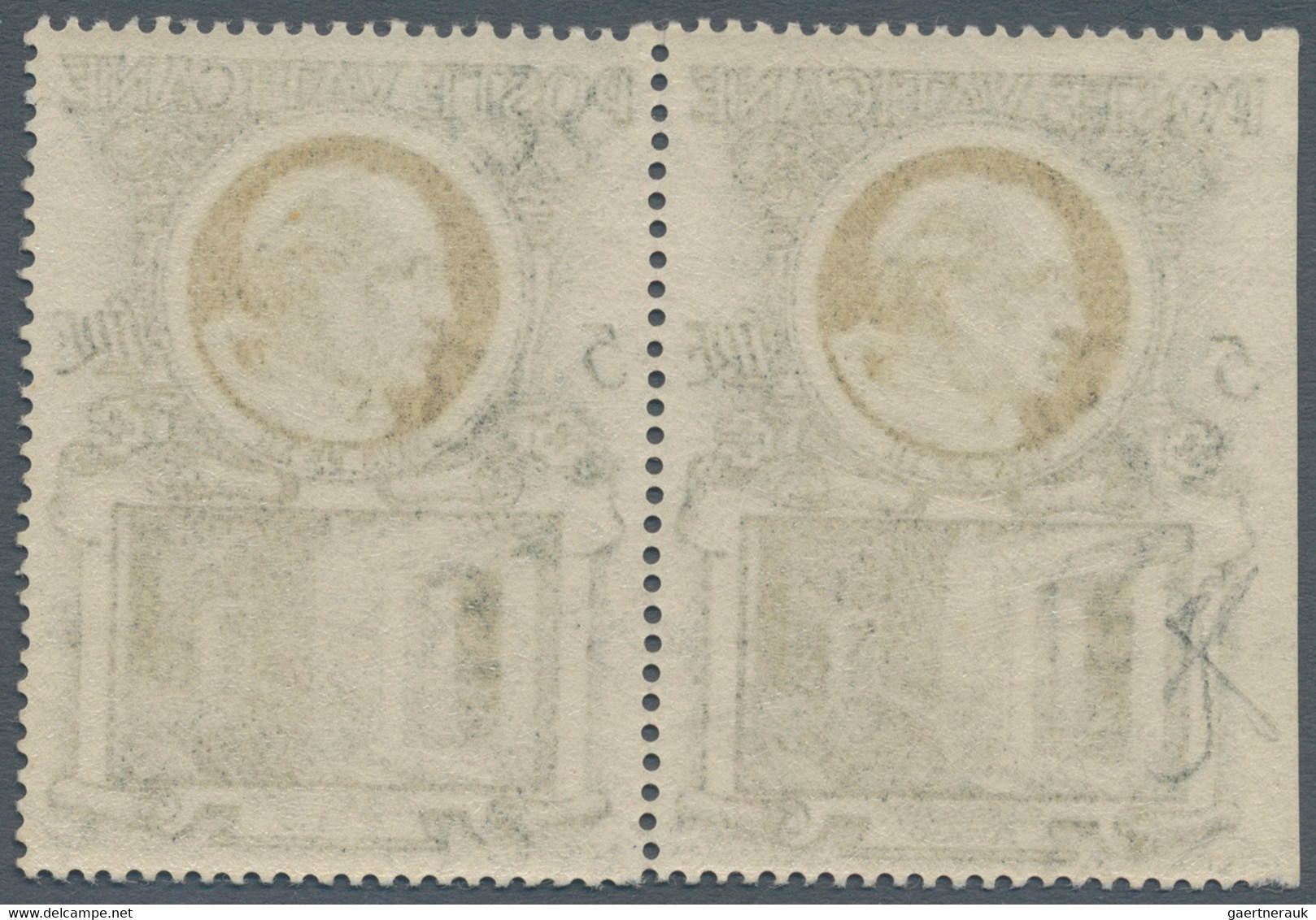 Vatikan: 1953, 5 L Slate-green/black Definitive "popes", Horizontal Pair, Left Stamp Imperforated At - Ongebruikt