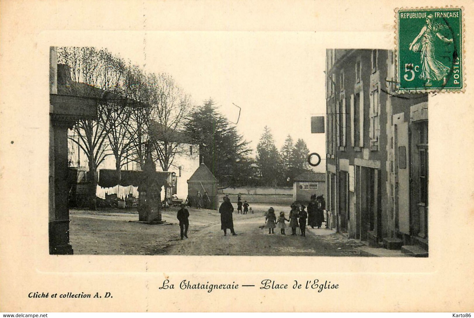 La Chataigneraie * Place De L'église - La Chataigneraie