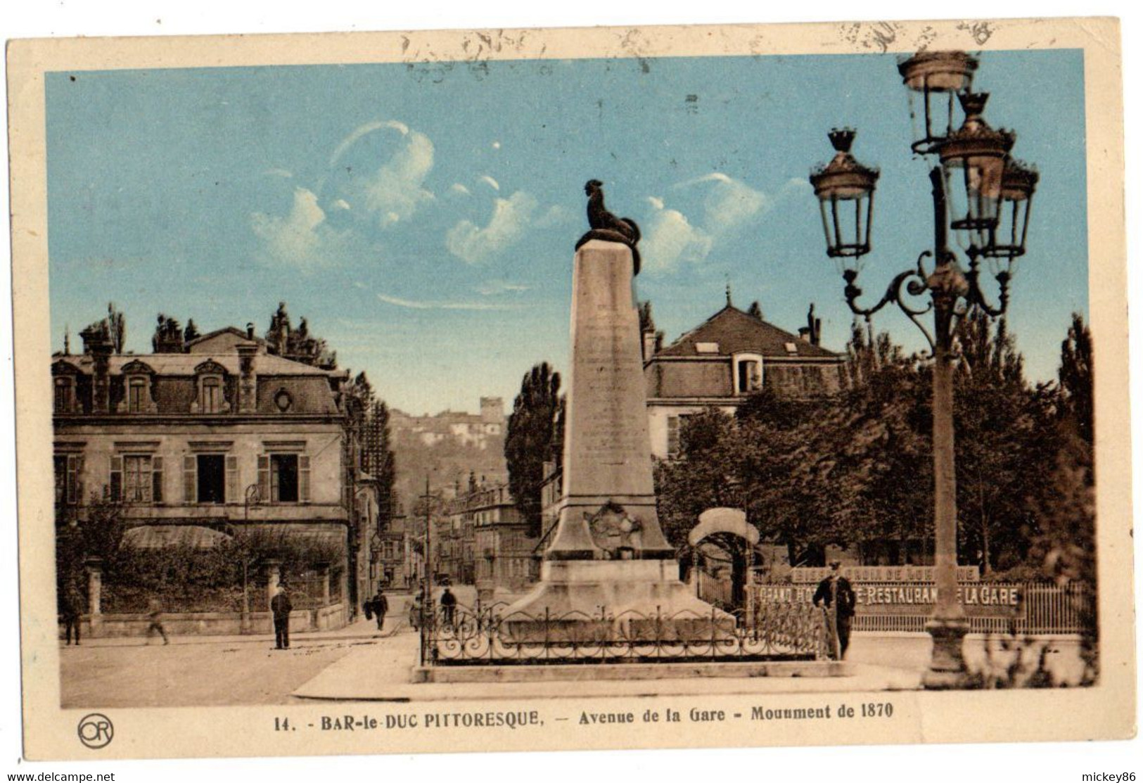 BAR LE DUC --1932-- Avenue De La Gare--Monument De 1870  ( Animée )......carte Colorisée .....à Saisir - Bar Le Duc