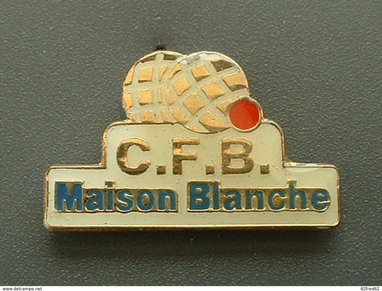 Pin's PETANQUE - C.F.B MAISON BLANCHE - Pétanque