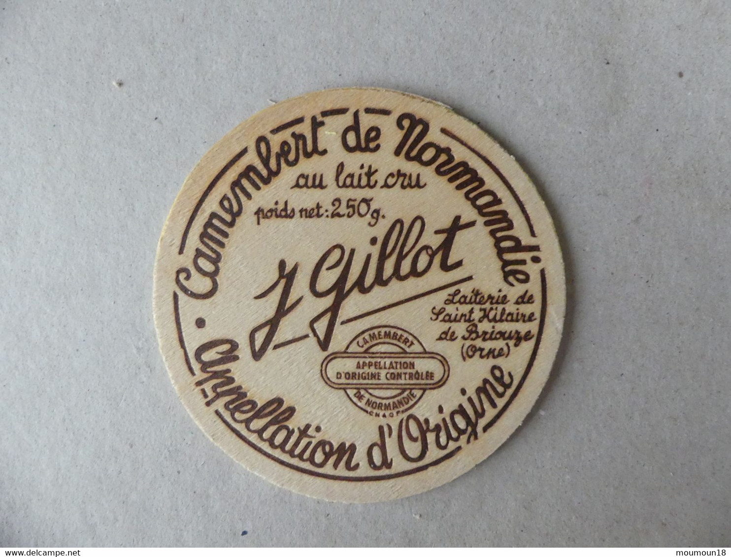 Camembert De Normandie Au Lait Cru J.Gillot Laiterie De Saint Hilaire De Briouze 250g - Kaas