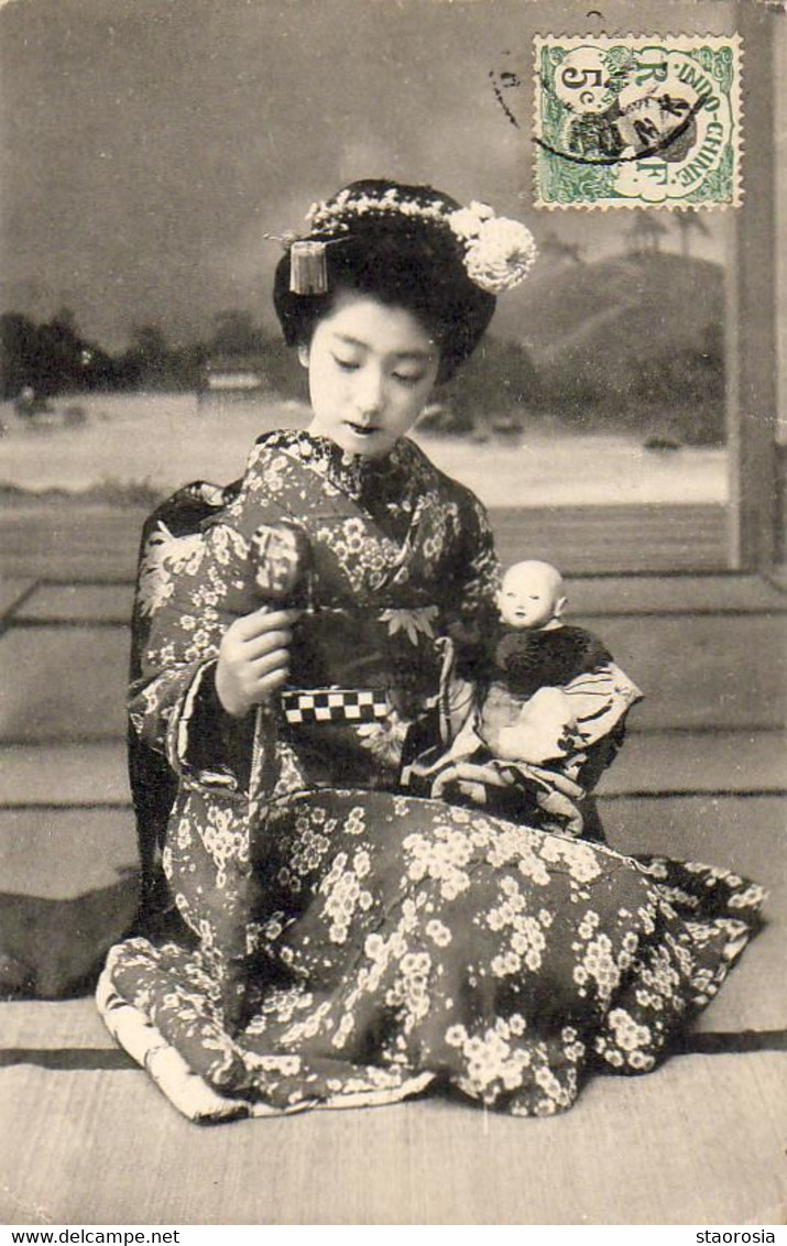 VIETNAM TONKIN  INDOCHINE Une Geisha Japonaise Avec Sa Poupée ........... ( Postée Du Vietnam ) - Vietnam