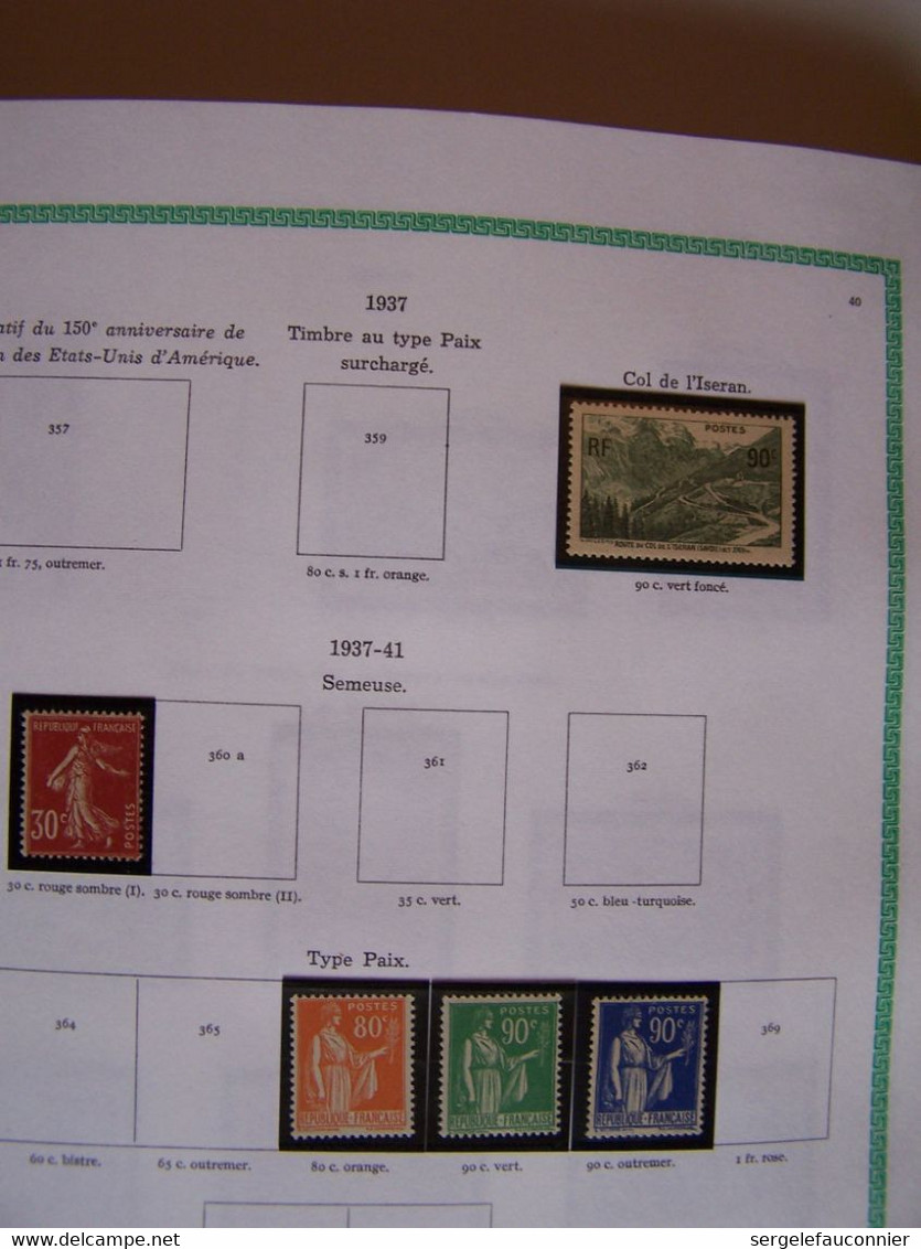 ALBUM FRANCE NEUFS  Yvert et Tellier Gamme Futura pages préimprimées 154 pages de timbres sur la période 1849-1983