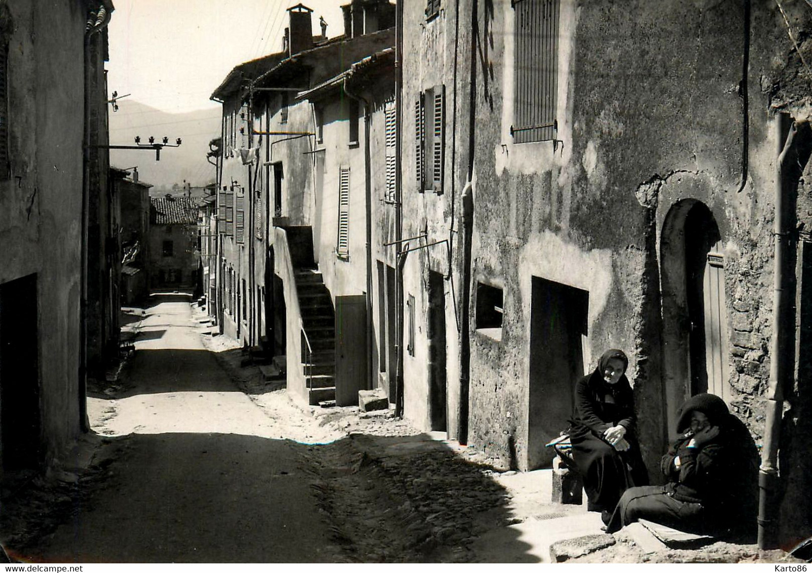 Cogolin * Une Rue Du Village - Cogolin