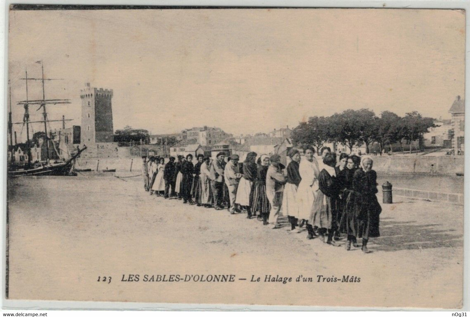 85 - LES SABLES-D'OLONNE - Le Halage D'un Trois-Mâts. - Altri & Non Classificati