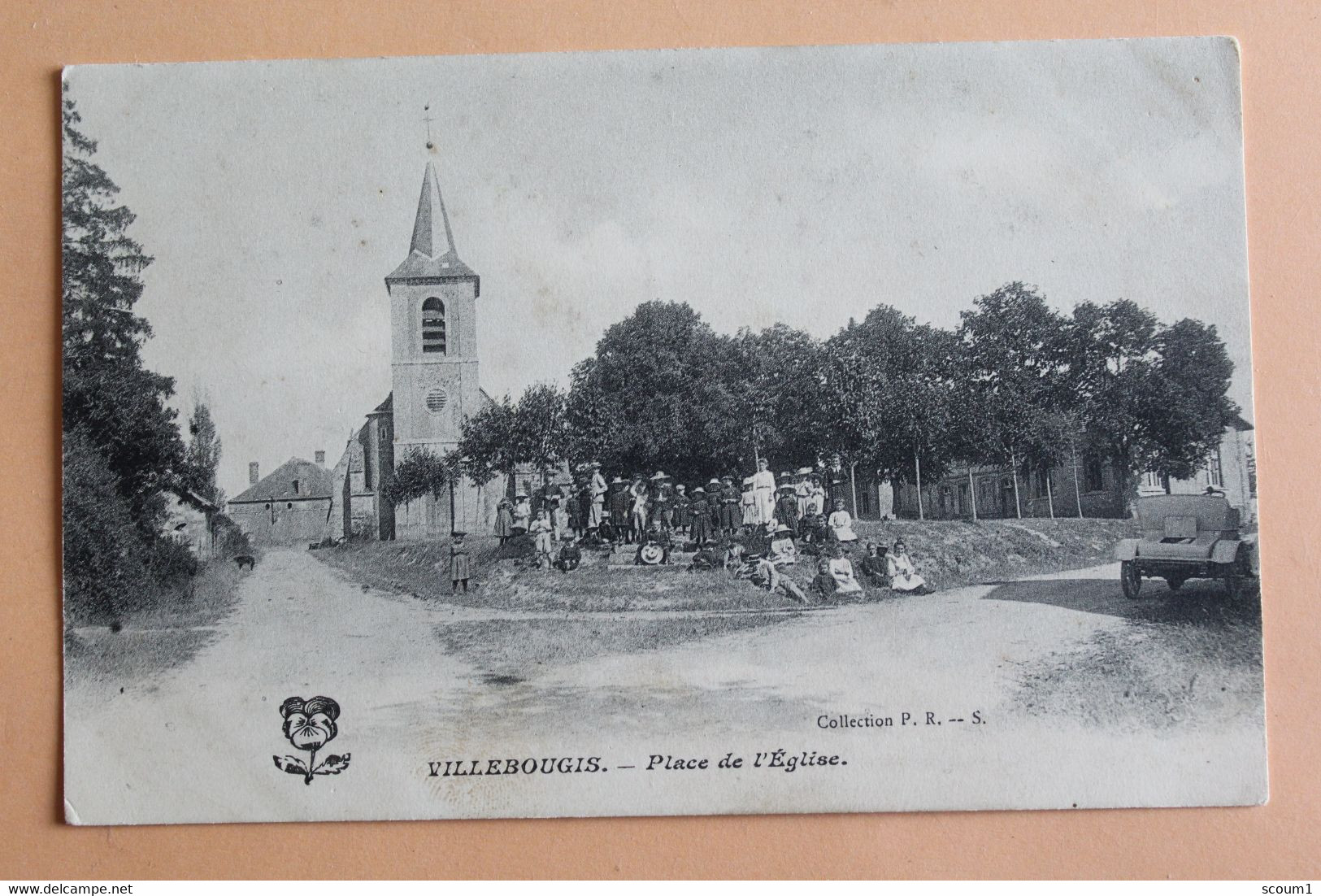 Villebougis - Place De L'église - Villebougis