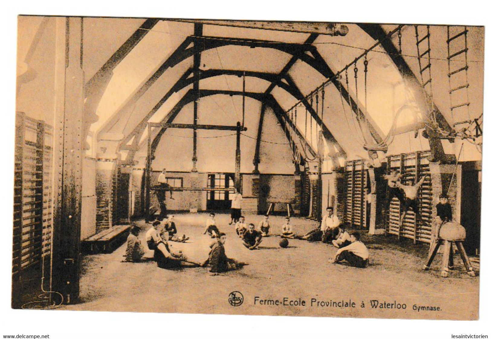 WATERLOO FERME-ECOLE PROVINCIALE GYMNASE - Waterloo