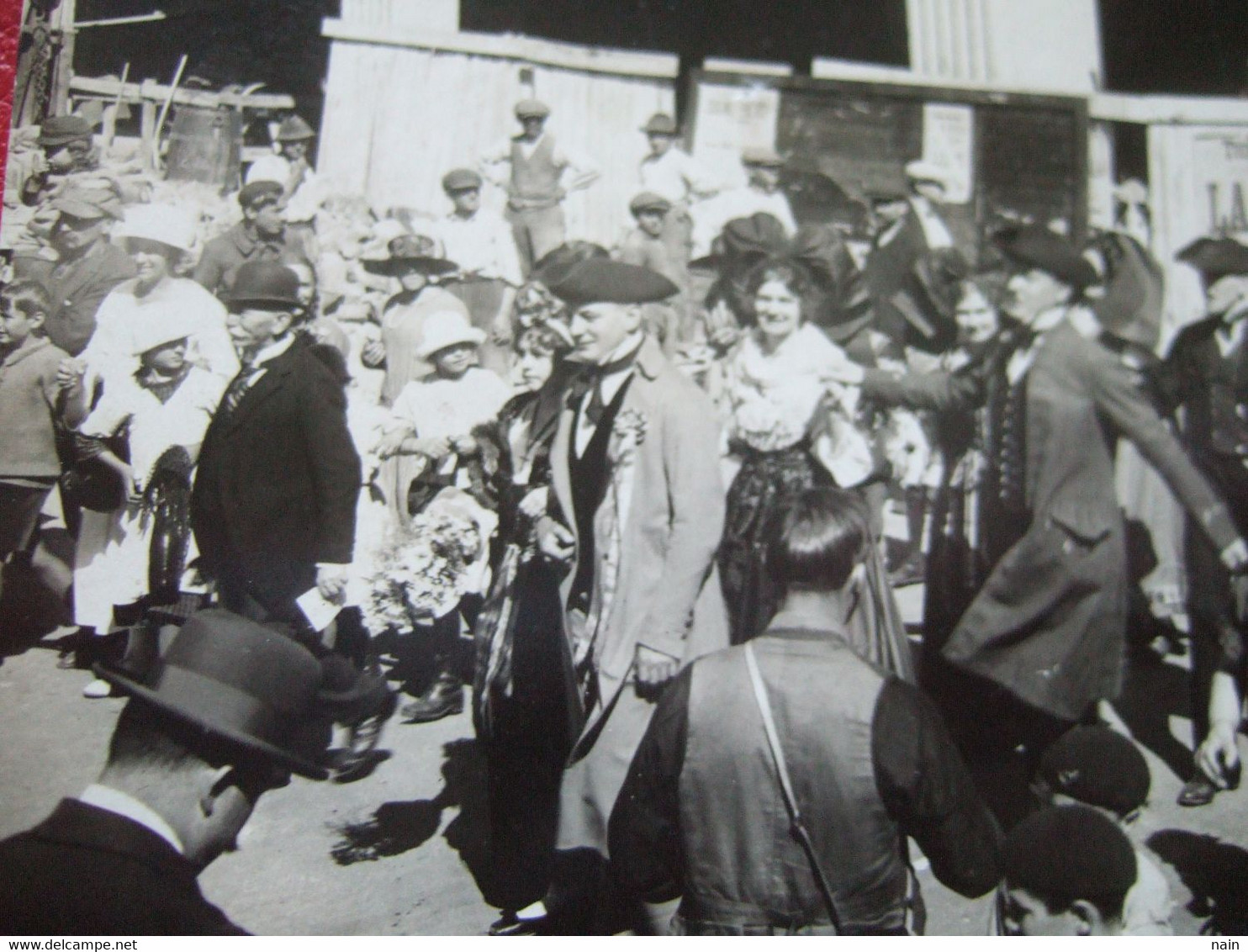 74 - CHAMONIX - CARTE PHOTO : F. Monnier - FETE COSTUMES...PUB : CH NARRET- VOIR LES SCANS -----  " TRES RARE "  ------- - Chamonix-Mont-Blanc