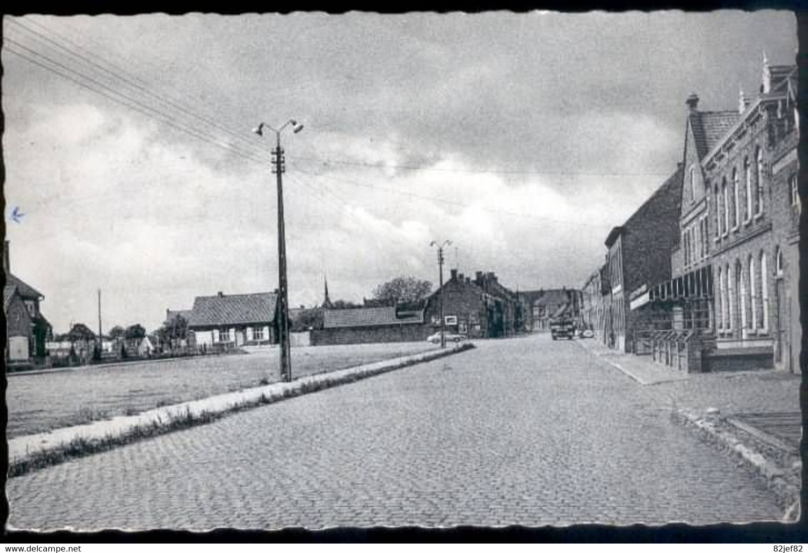 Merkem Statiestraat En 9e Linie Plein  1961 Verstuurd Naar Schoten - Houthulst