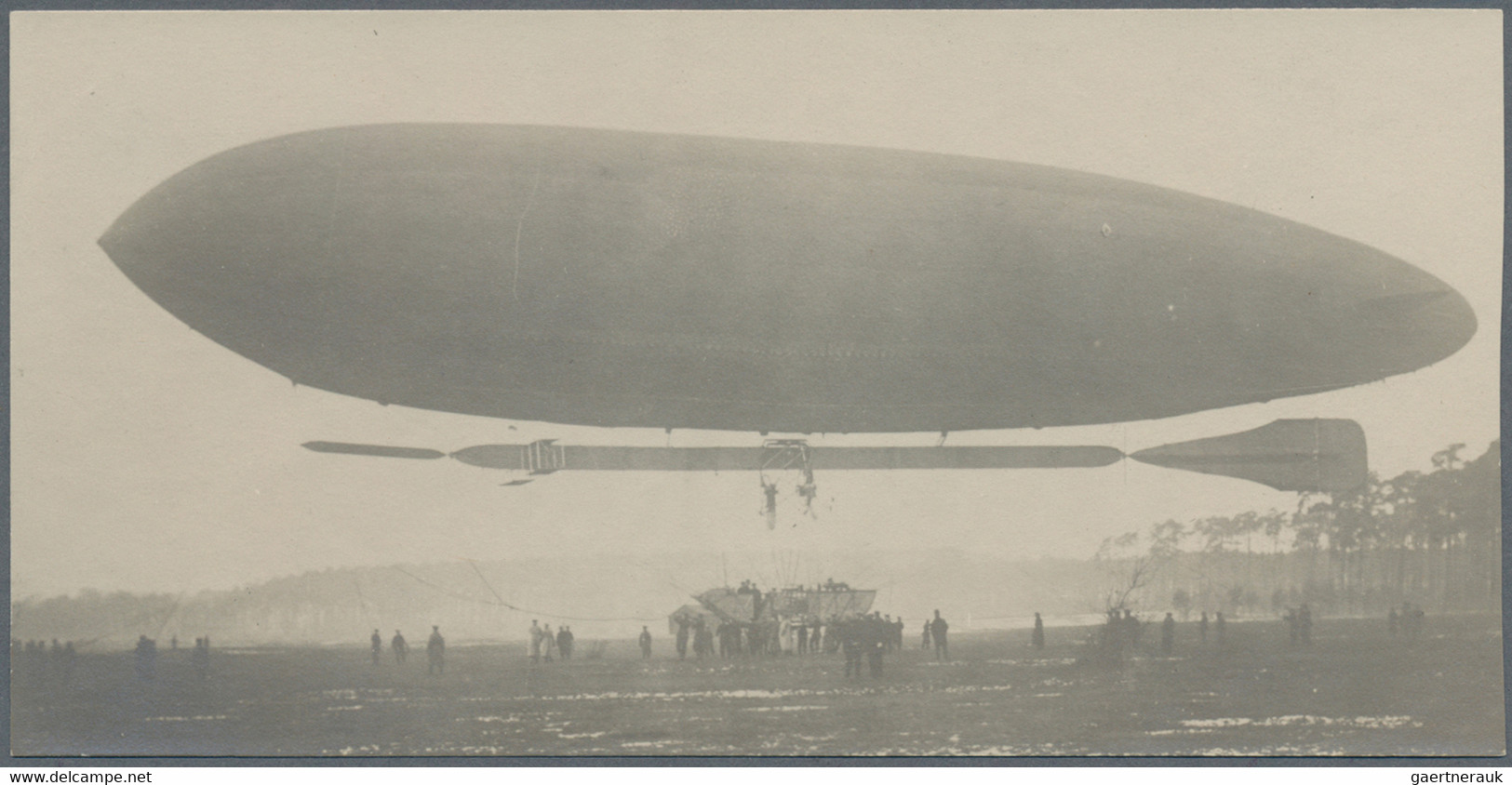 Thematik: Zeppelin / zeppelin: 1910/1945 (ca): Posten mit dutzenden Zeppelin Photos, dazu einige Pos