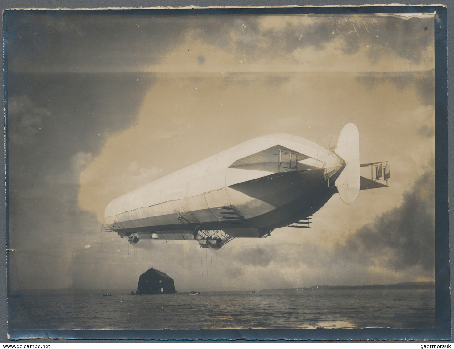 Thematik: Zeppelin / zeppelin: 1910/1945 (ca): Posten mit dutzenden Zeppelin Photos, dazu einige Pos