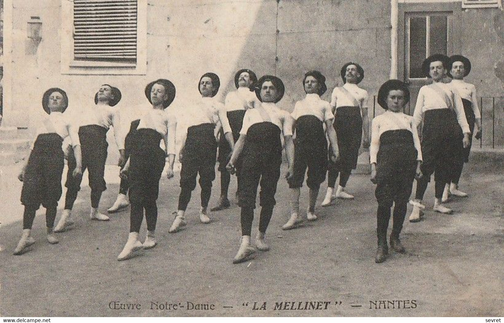 NANTES. - Oeuvre Notre-Dame - "LA MELLINET". Groupe De Gymnastes. CPA RARE - Gymnastique