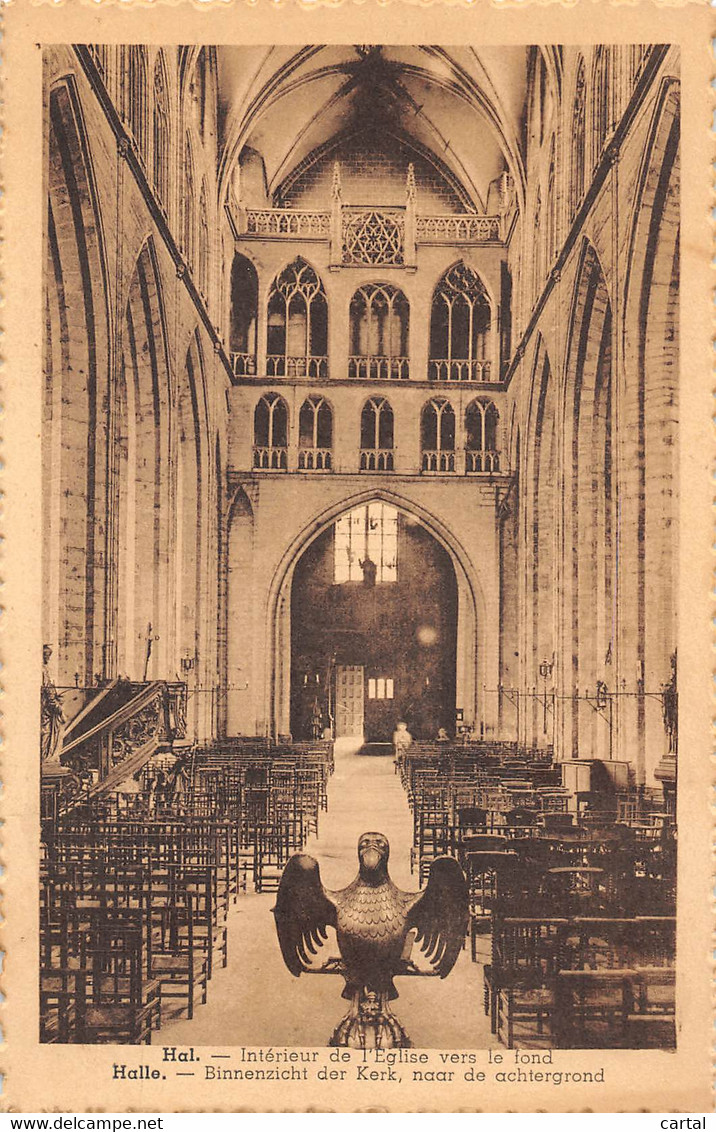 HALLE - Binnenzicht Der Kerk, Naar De Achtergrond - Halle