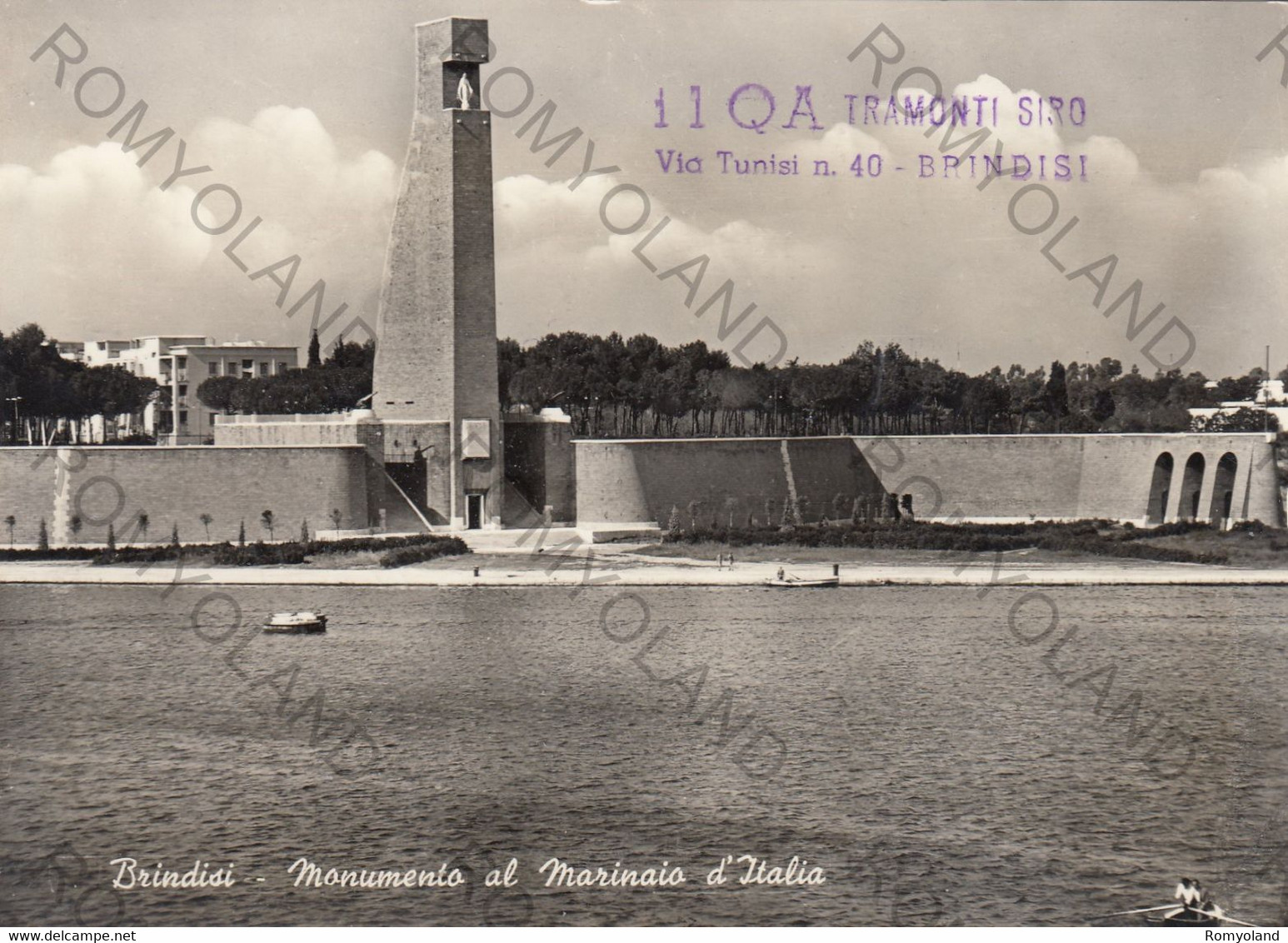 CARTOLINA   BRINDISI, PUGLIA,MONUMENTO AL MARINAIO D"ITALIA,VACANZA, LETTINI,  ESTATE, BARCHE A VELA ,NON VIAGGIATA - Brindisi