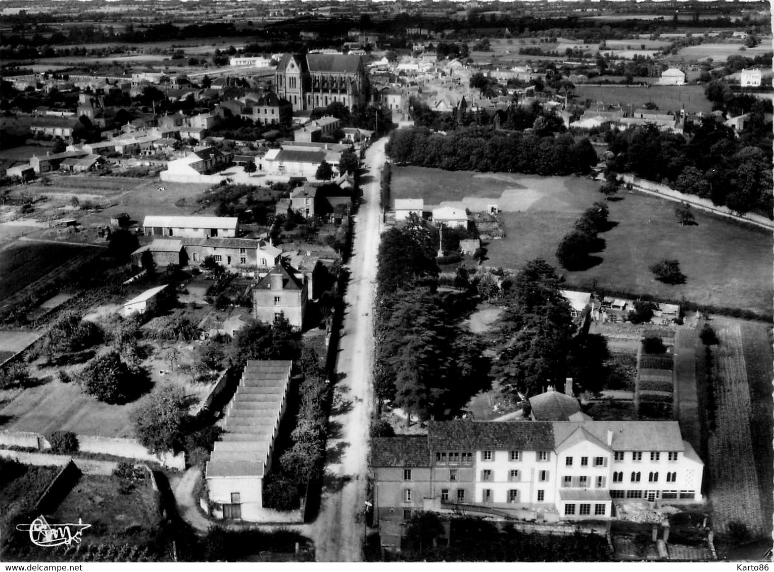 Boussay * Vue Générale Du Village * école ? Usine Entreprise ? - Boussay