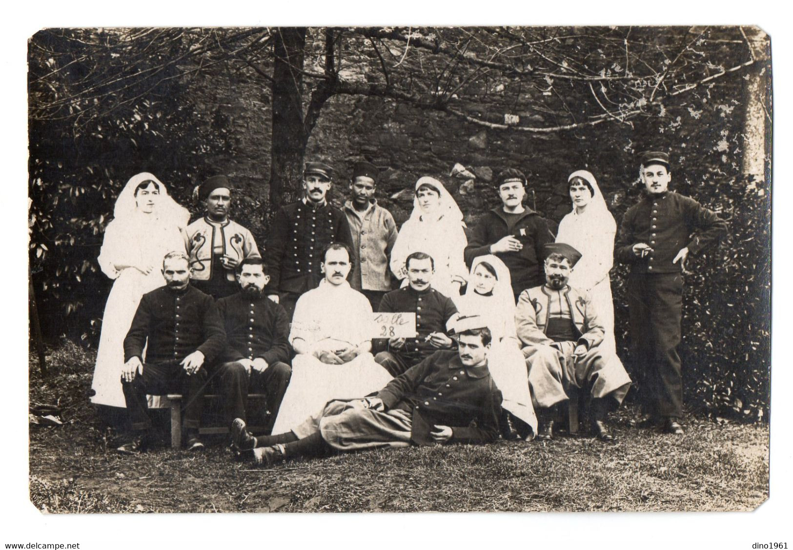 CPA 3075 - MILITARIA - Carte Photo Militaire - Hopital - Un Groupe De Blessés ( Dont 2 Zouaves ) & Infirmières - Personnages