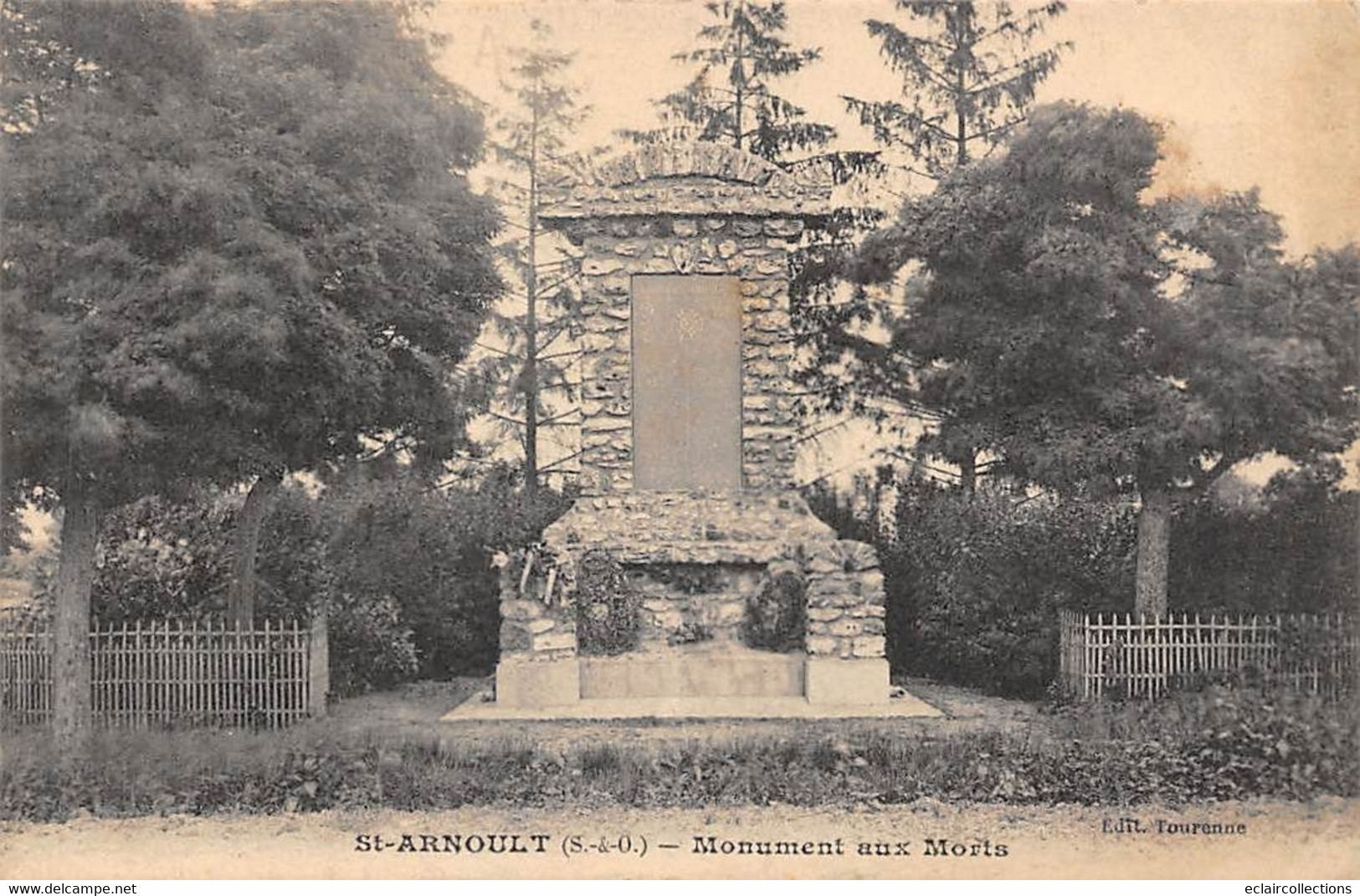 St Arnoult En Yvelines         78           Le Monument Aux Morts       (voir Scan) - St. Arnoult En Yvelines