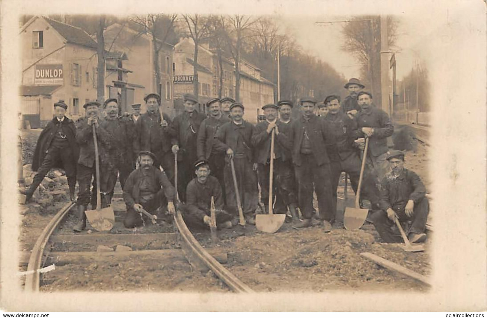 St Germain En Laye          78           Poseurs De Voie Ferrée Du Tramway. Carte Photo D'amateur           (voir Scan) - St. Germain En Laye