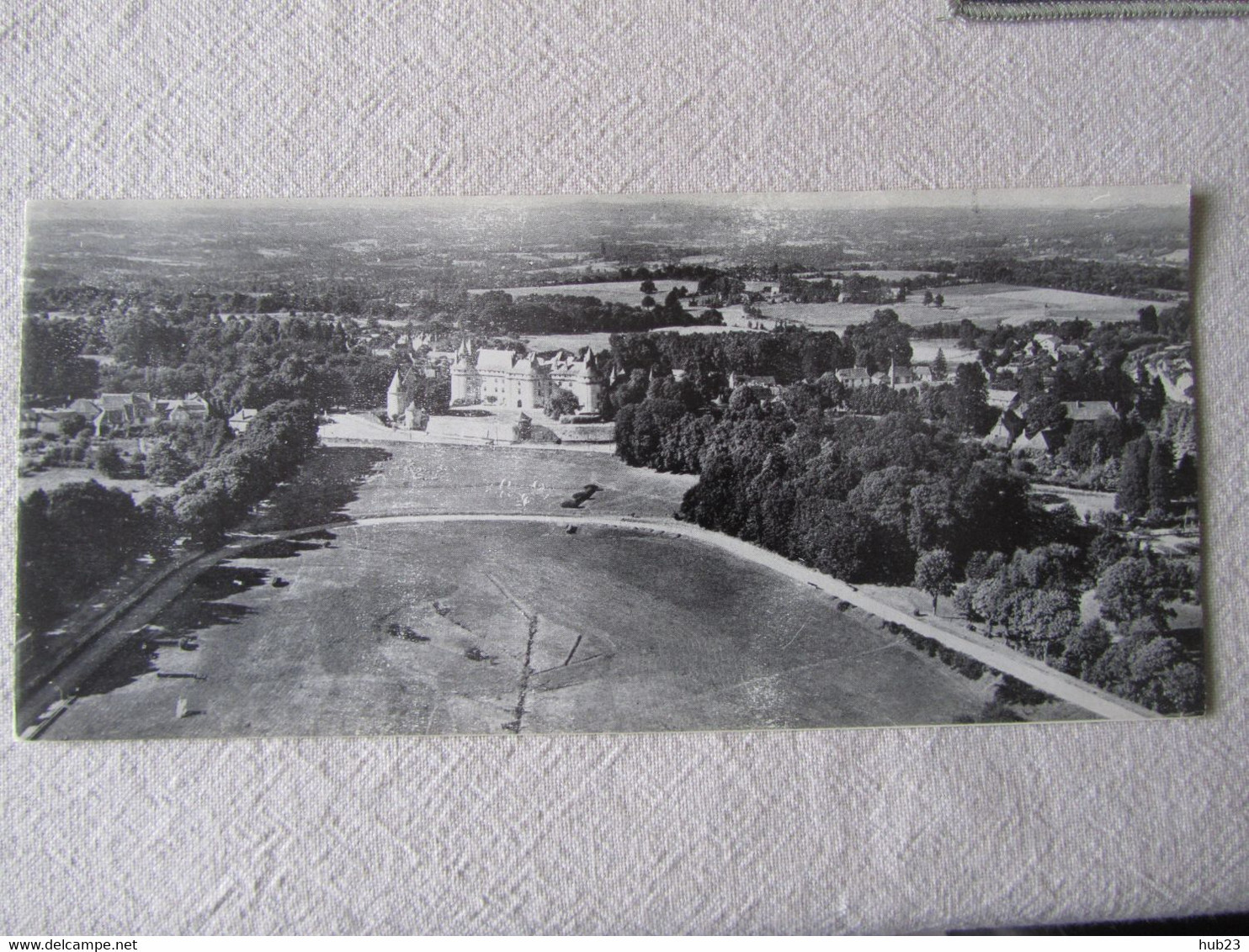 POMPADOUR, Vue Aérienne Sur Hippodrome Et Château, Carte De Voeux - Arnac Pompadour