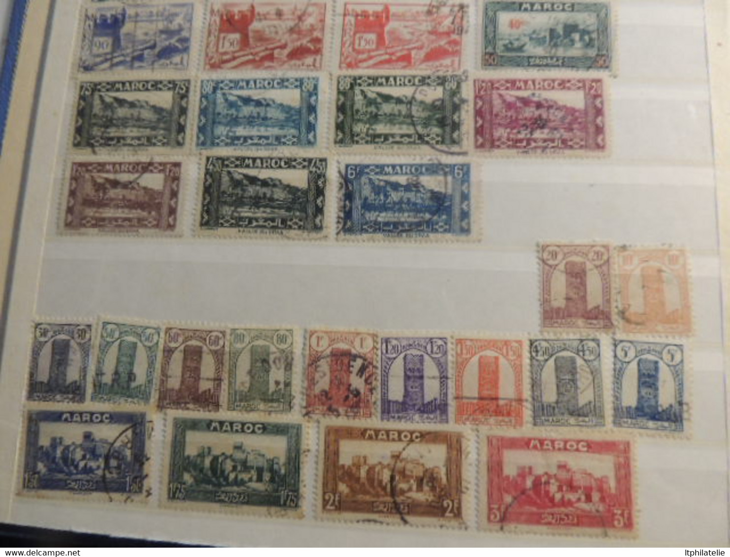 DESTOCK petit classeur bleu timbres du maroc tunisie madagascar  pour débutants